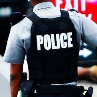 Cop dismissed for âordering couple to have sexâ
